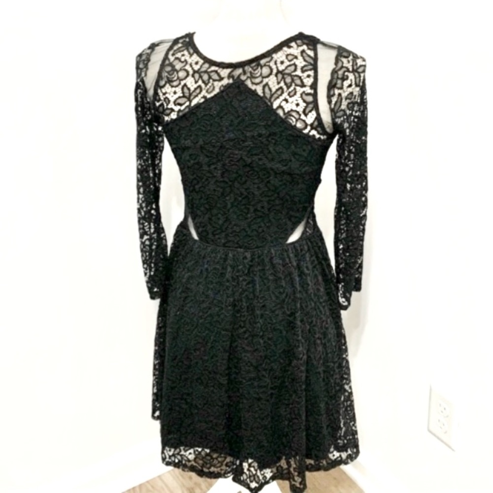 Abercrombie & Fitch Lace Cutout Skater Mini Dress - Jrs L/Womens 6